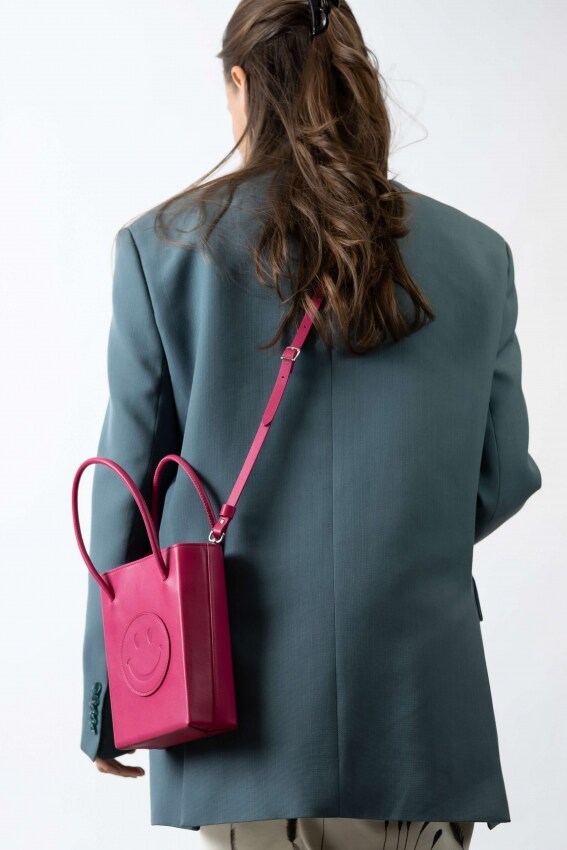 Essential Crossbody Taske Smiley Vegetable Tanned Pink