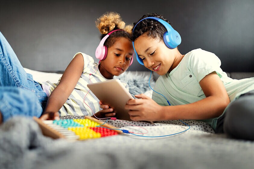 Moto JR300 On-Ear Wireless Børnehovedtelefon lyserød