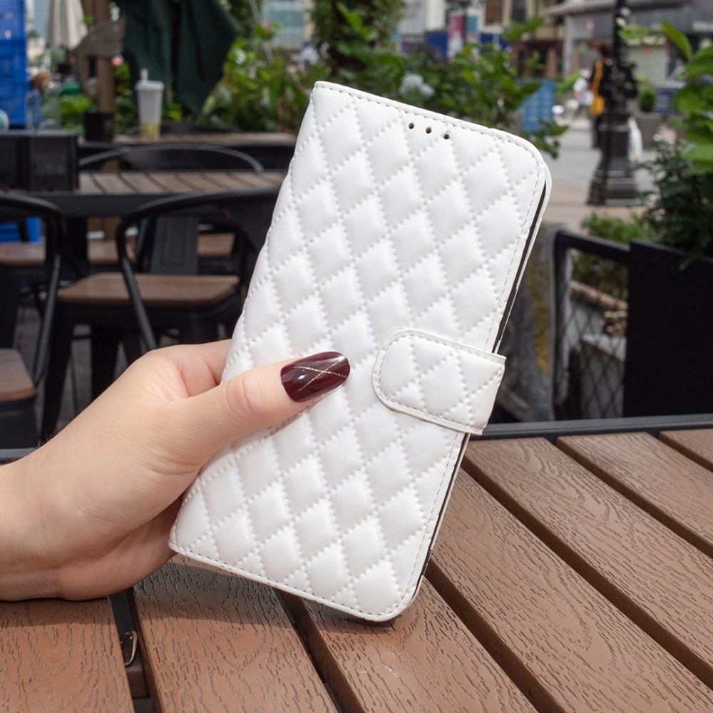 Tegnebogsetui iPhone 15 Quilted hvid